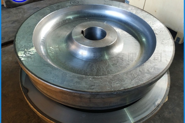 锻造加工钢轨轮